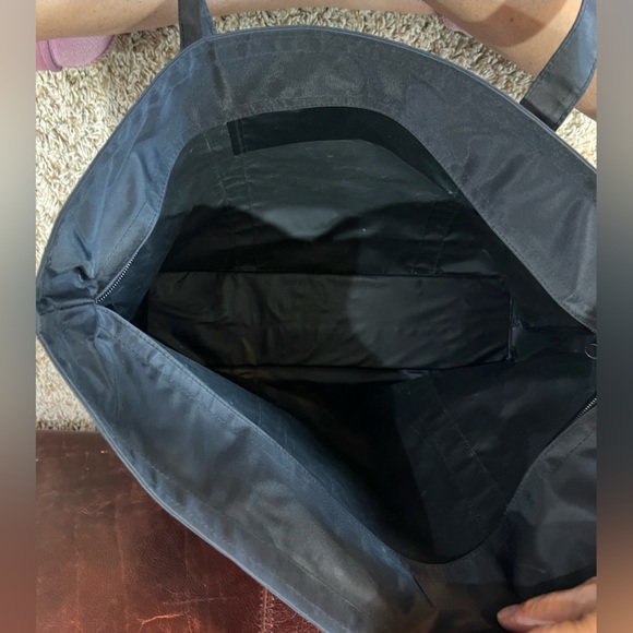 Walt Disney World Black with White Stripes Beach Bag with Zipper Used - Picture 10 of 11